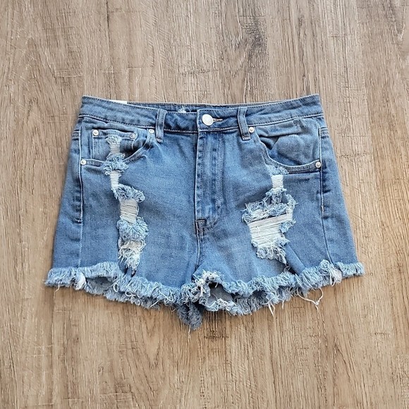 Almost Famous Denim Blue Jean Distressed Shorts ~ Sz 5 ~ Mid Rise ~ 2" Inseam - Picture 1 of 4